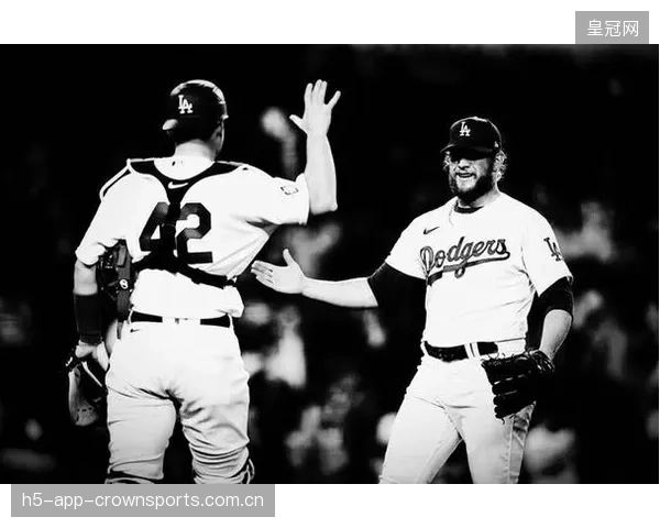 MLB外场天才防守化解了对手多次进攻